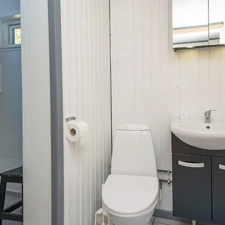 4 Person In Hejls-by Traum *