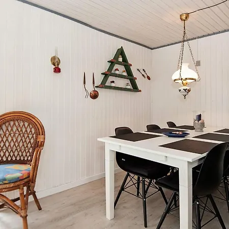 4 Person In Hejls-by Traum